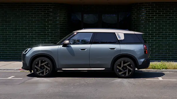 MINI Countryman - side view