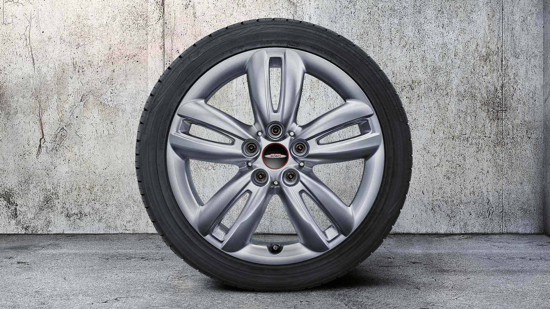 品質満点 in wheel alloy light 562 Spoke Track Bright Metallic Silver パック・フェイスマスク