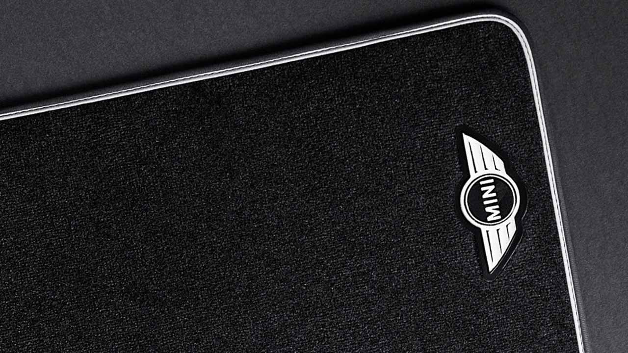 Cosmopolitan floor mats