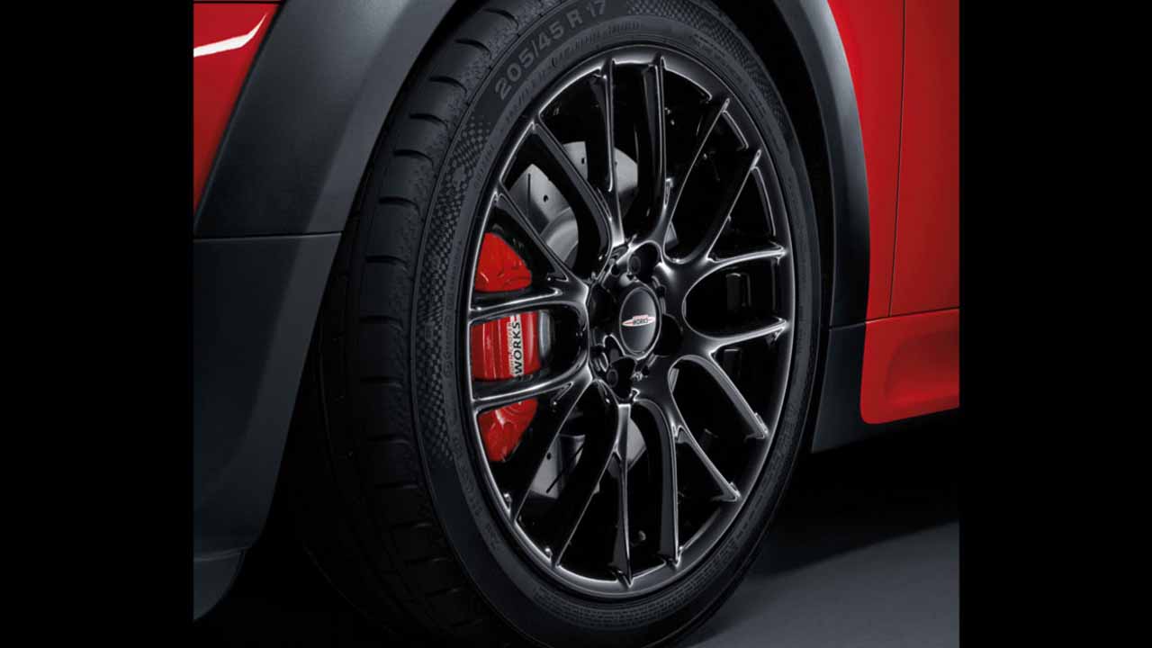 Cross spoke challenge alloy wheel R112 in Black