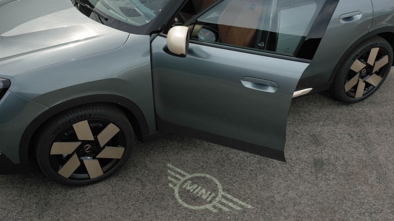 MINI all-electric Countryman - digital experience - digital key plus